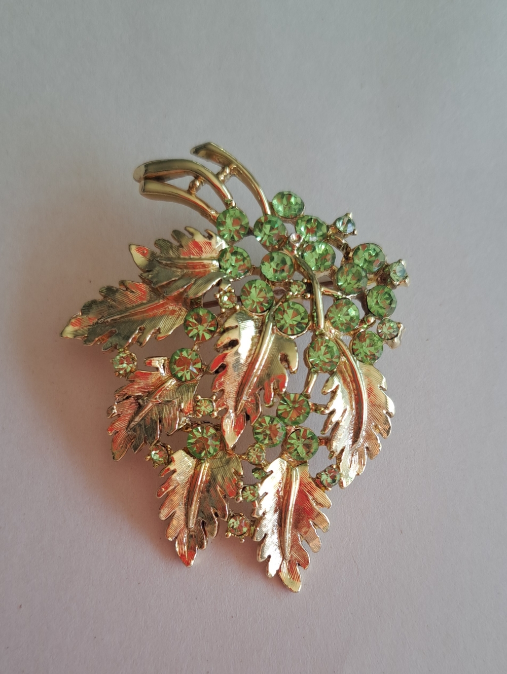 Vintage Weiss 1950’s Gold & Emerald Green Gemstone Leaf Brooch Pin 2.5”